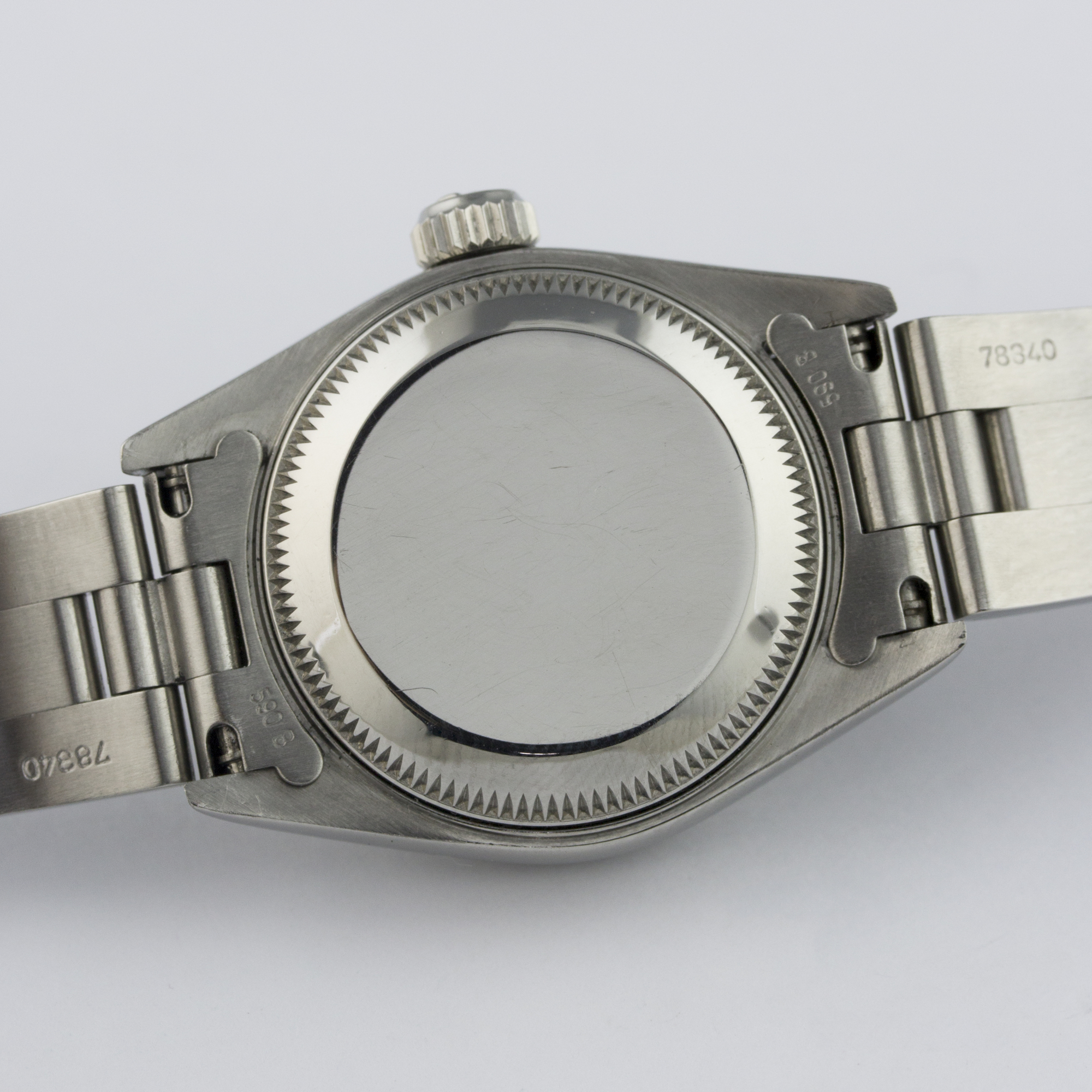 A LADIES STAINLESS STEEL ROLEX OYSTER PERPETUAL DATE BRACELET WATCH CIRCA 1993, REF. 69160 D: Silver - Image 7 of 9