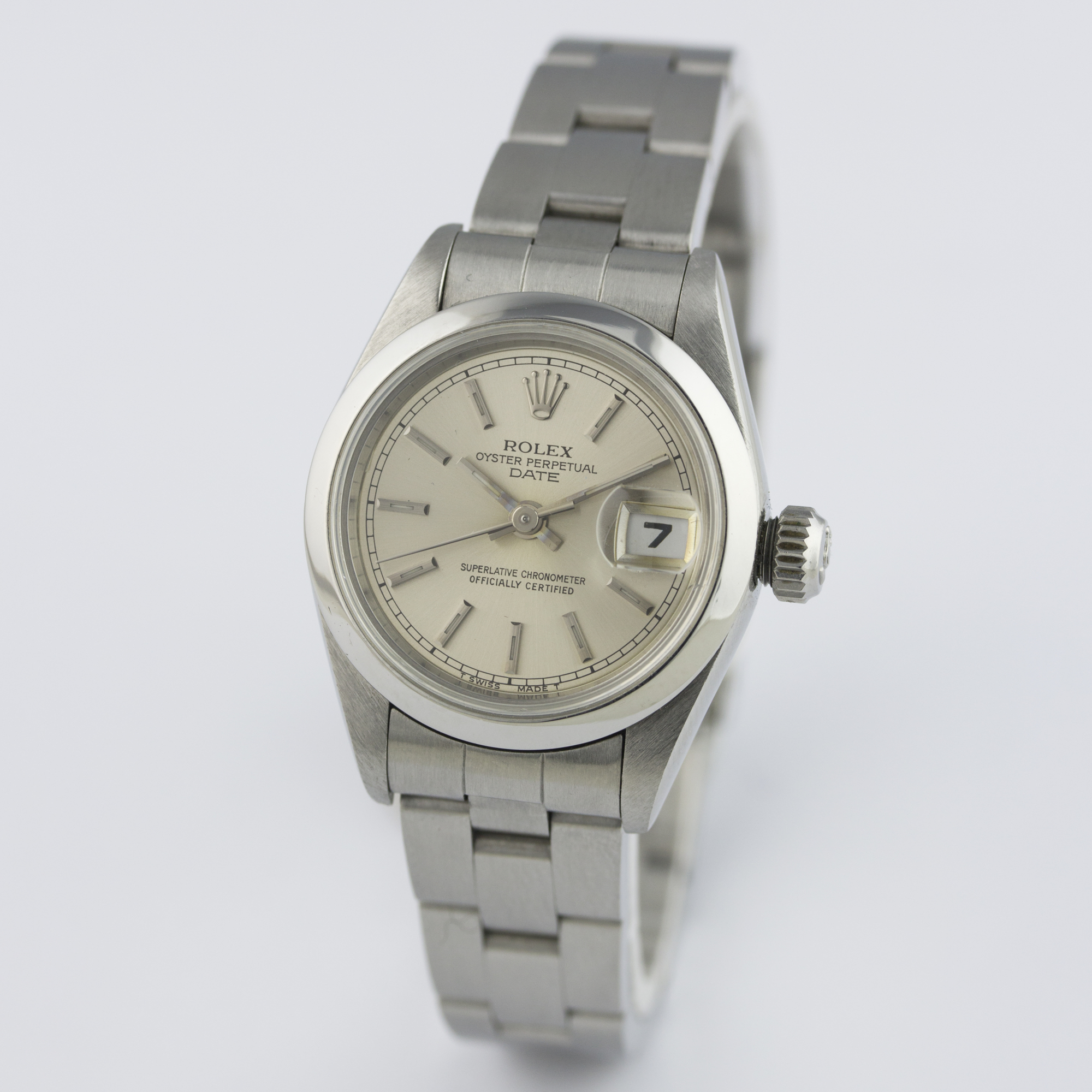 A LADIES STAINLESS STEEL ROLEX OYSTER PERPETUAL DATE BRACELET WATCH CIRCA 1993, REF. 69160 D: Silver - Image 2 of 9