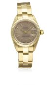 A LADIES 18K SOLID GOLD ROLEX OYSTER PERPETUAL DATEJUST BRACELET WATCH CIRCA 1990, REF. 69173 D: