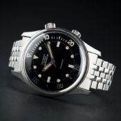 A VERY RARE GENTLEMAN'S STAINLESS STEEL UNIVERSAL GENEVE POLEROUTER SUB DIVERS BRACELET WATCH