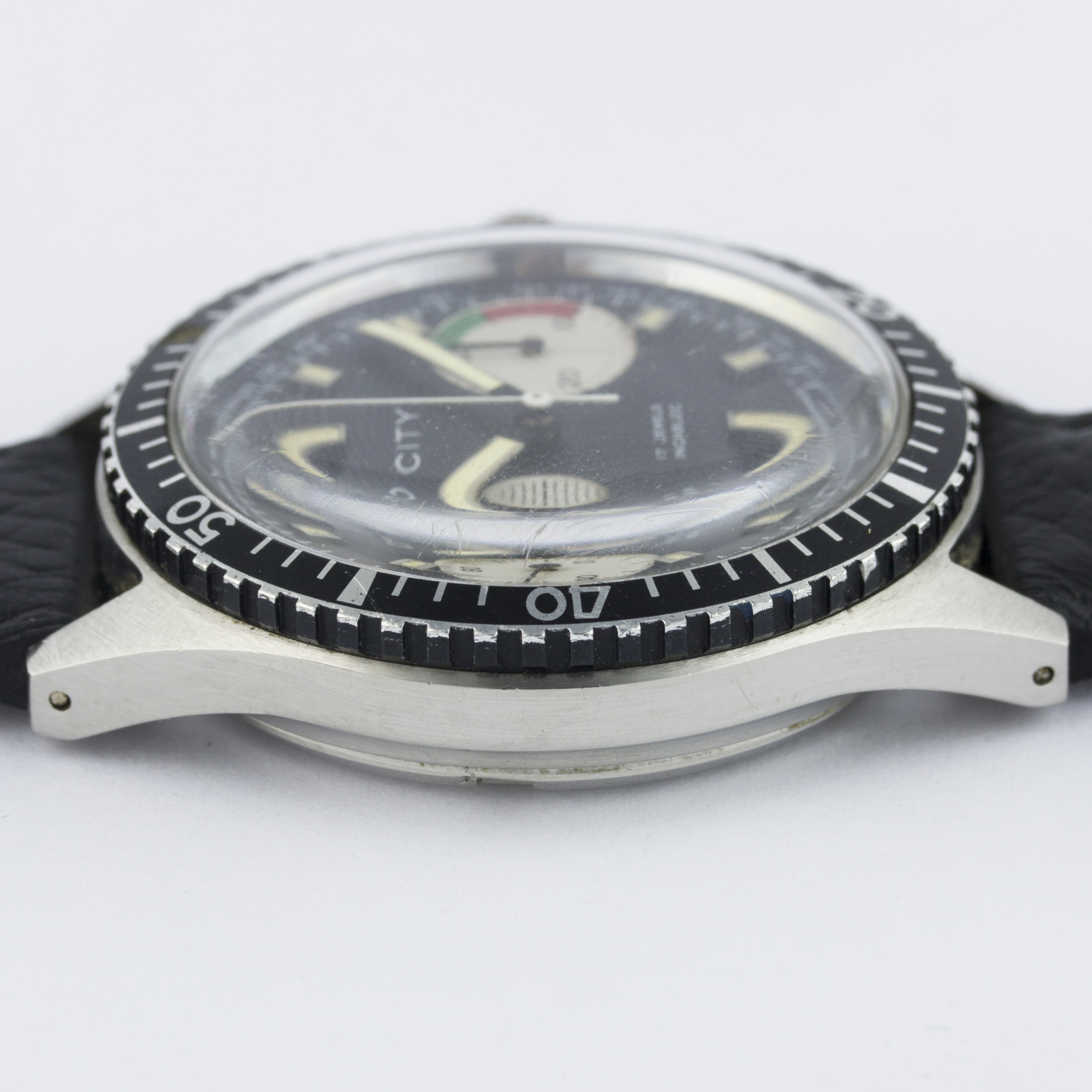 A GENTLEMAN’S STAINLESS STEEL CITY CHRONOGRAPH WRIST WATCH CIRCA 1970s D: Black dial with luminous - Image 10 of 10