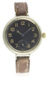 A GENTLEMAN'S BRITISH MILITARY ISSUED "TRENCH" WRIST WATCH CIRCA WW1 D: Black enamel dial with