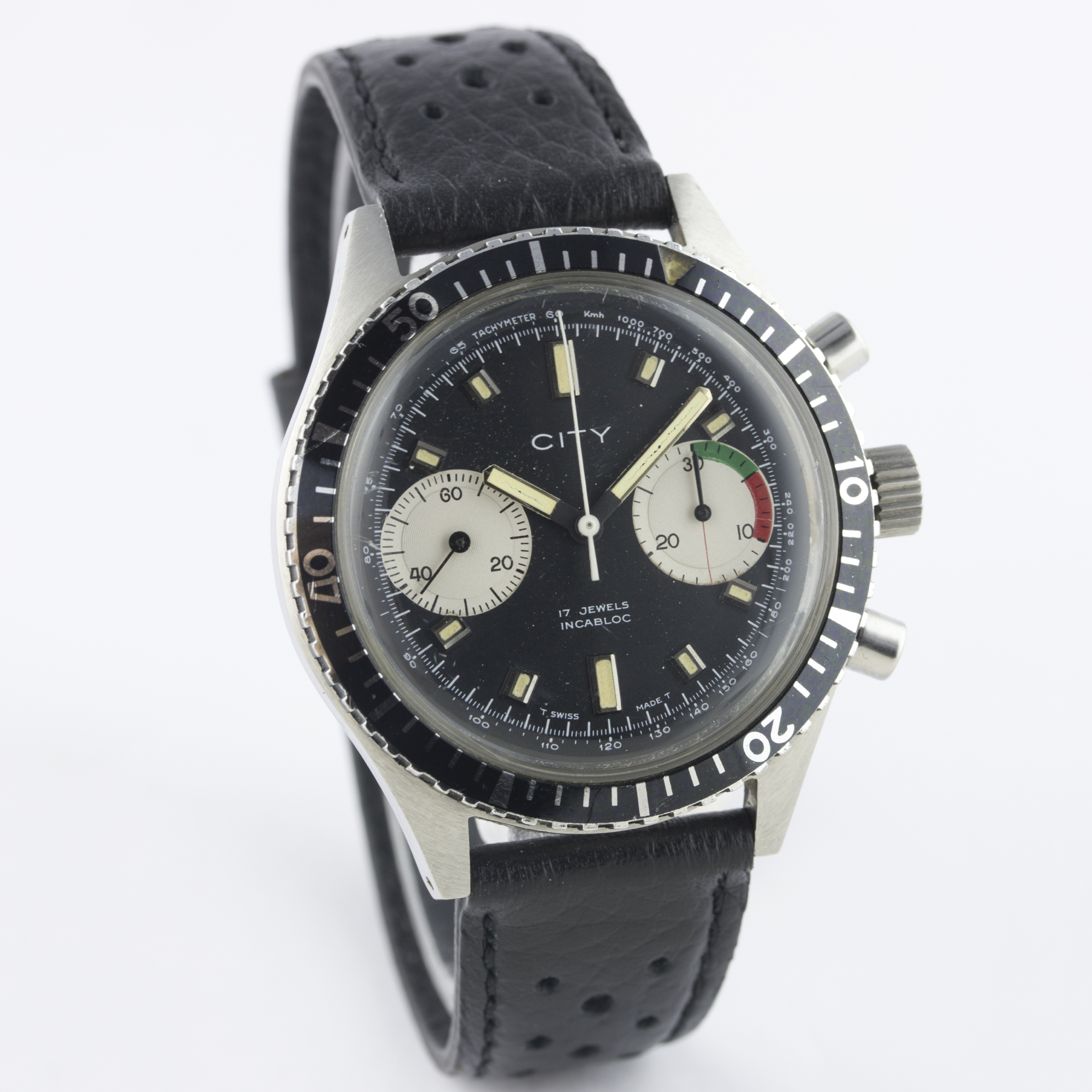 A GENTLEMAN’S STAINLESS STEEL CITY CHRONOGRAPH WRIST WATCH CIRCA 1970s D: Black dial with luminous - Image 5 of 10