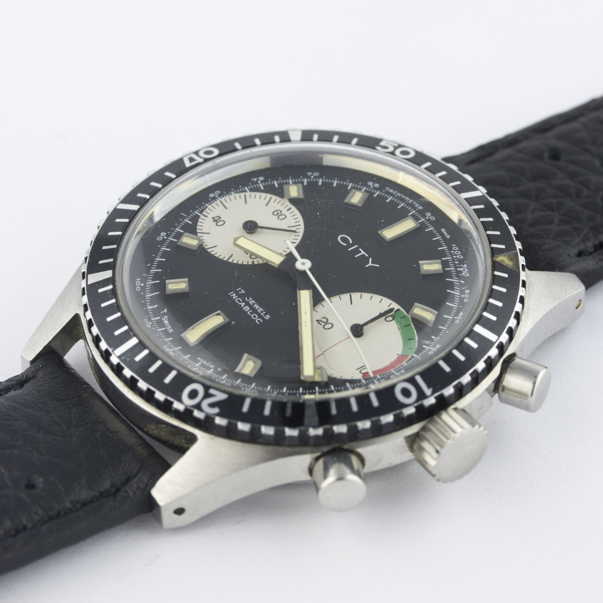 A GENTLEMAN’S STAINLESS STEEL CITY CHRONOGRAPH WRIST WATCH CIRCA 1970s D: Black dial with luminous - Image 3 of 10