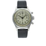 A GENTLEMAN'S STAINLESS STEEL CROTON WATERPROOF "CLAMSHELL" CHRONOGRAPH WRIST WATCH CIRCA 1940s D: