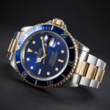 A GENTLEMAN'S STEEL & GOLD ROLEX OYSTER PERPETUAL DATE SUBMARINER BRACELET WATCH CIRCA 1989, REF.