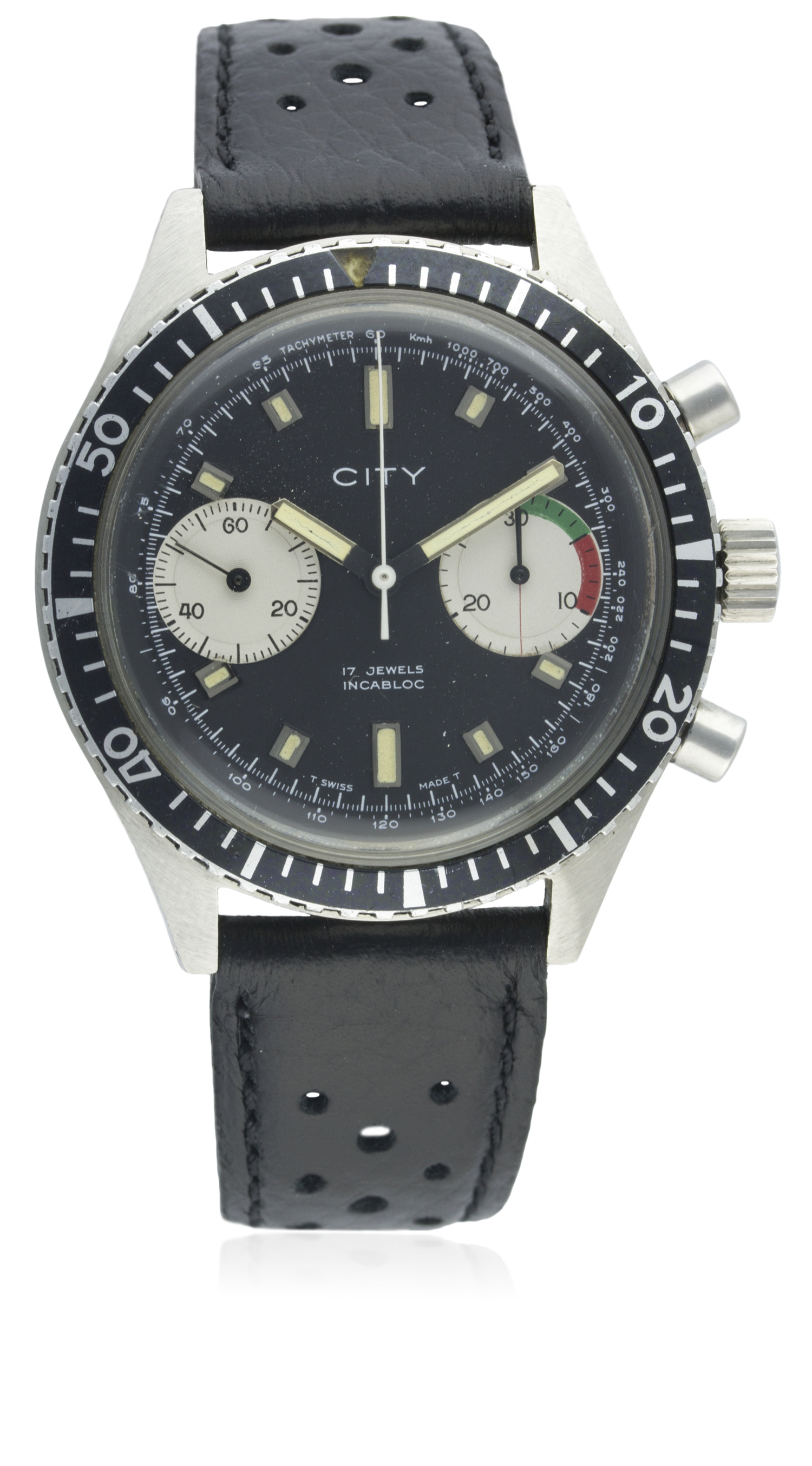 A GENTLEMAN’S STAINLESS STEEL CITY CHRONOGRAPH WRIST WATCH CIRCA 1970s D: Black dial with luminous