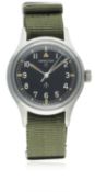 A GENTLEMAN'S STAINLESS STEEL BRITISH MILITARY HAMILTON RAF PILOTS WRIST WATCH CIRCA 1960s D: