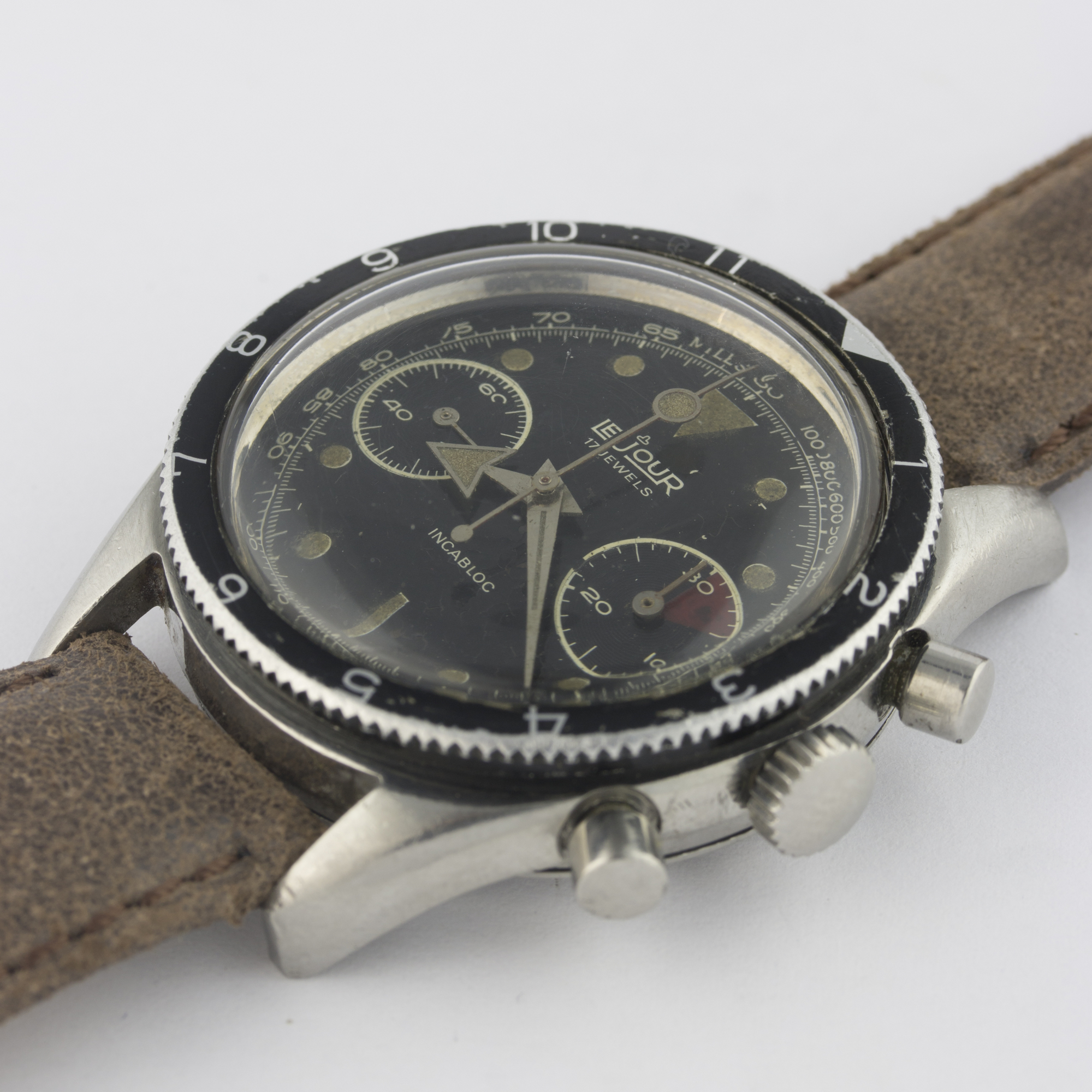 A GENTLEMAN'S STAINLESS STEEL LEJOUR CHRONOGRAPH WRIST WATCH CIRCA 1960s D: Gloss black dial with - Image 3 of 10