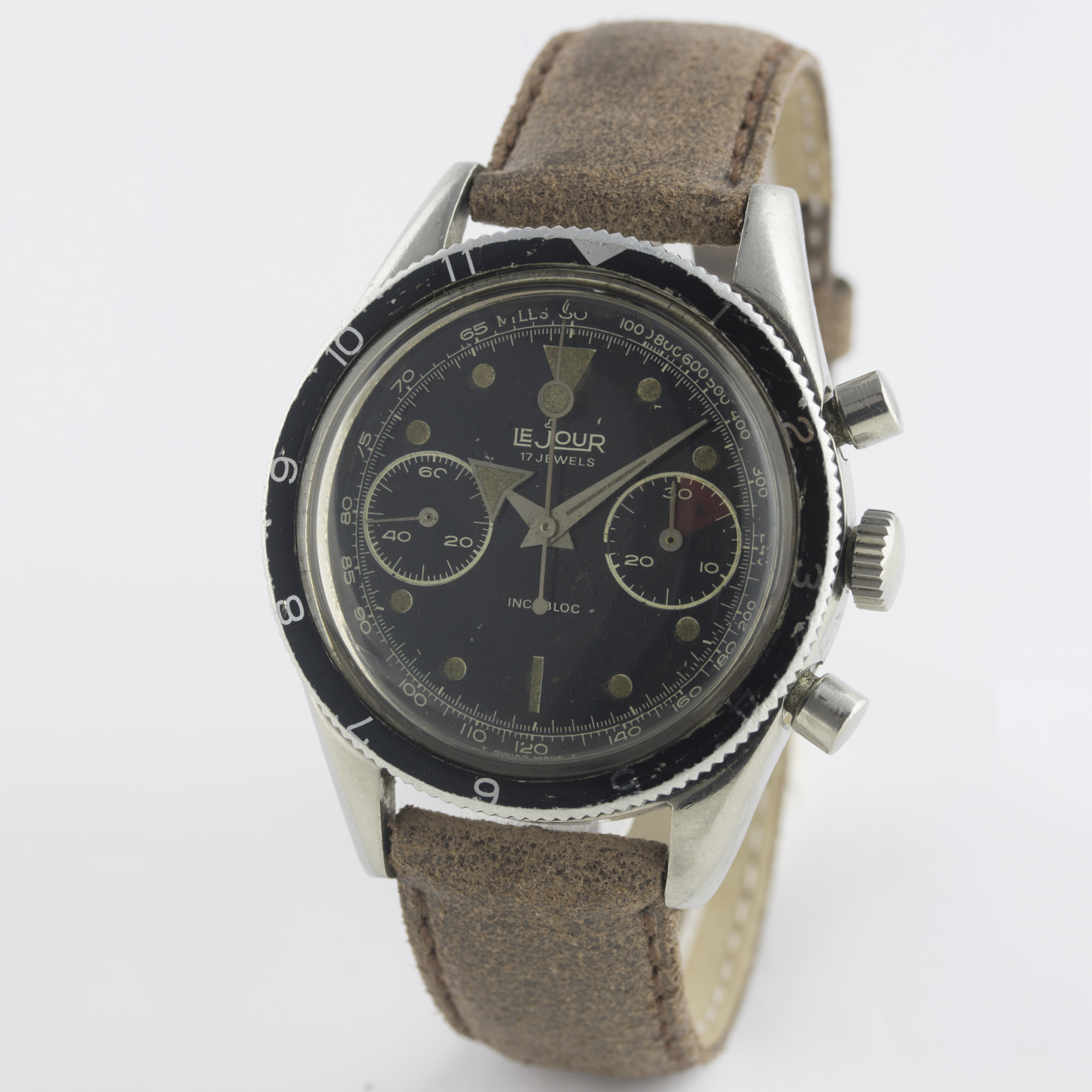 A GENTLEMAN'S STAINLESS STEEL LEJOUR CHRONOGRAPH WRIST WATCH CIRCA 1960s D: Gloss black dial with - Image 4 of 10