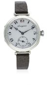 A GENTLEMAN'S SOLID SILVER LONGINES "OFFICERS" WRIST WATCH CIRCA 1920 D: White enamel dial with