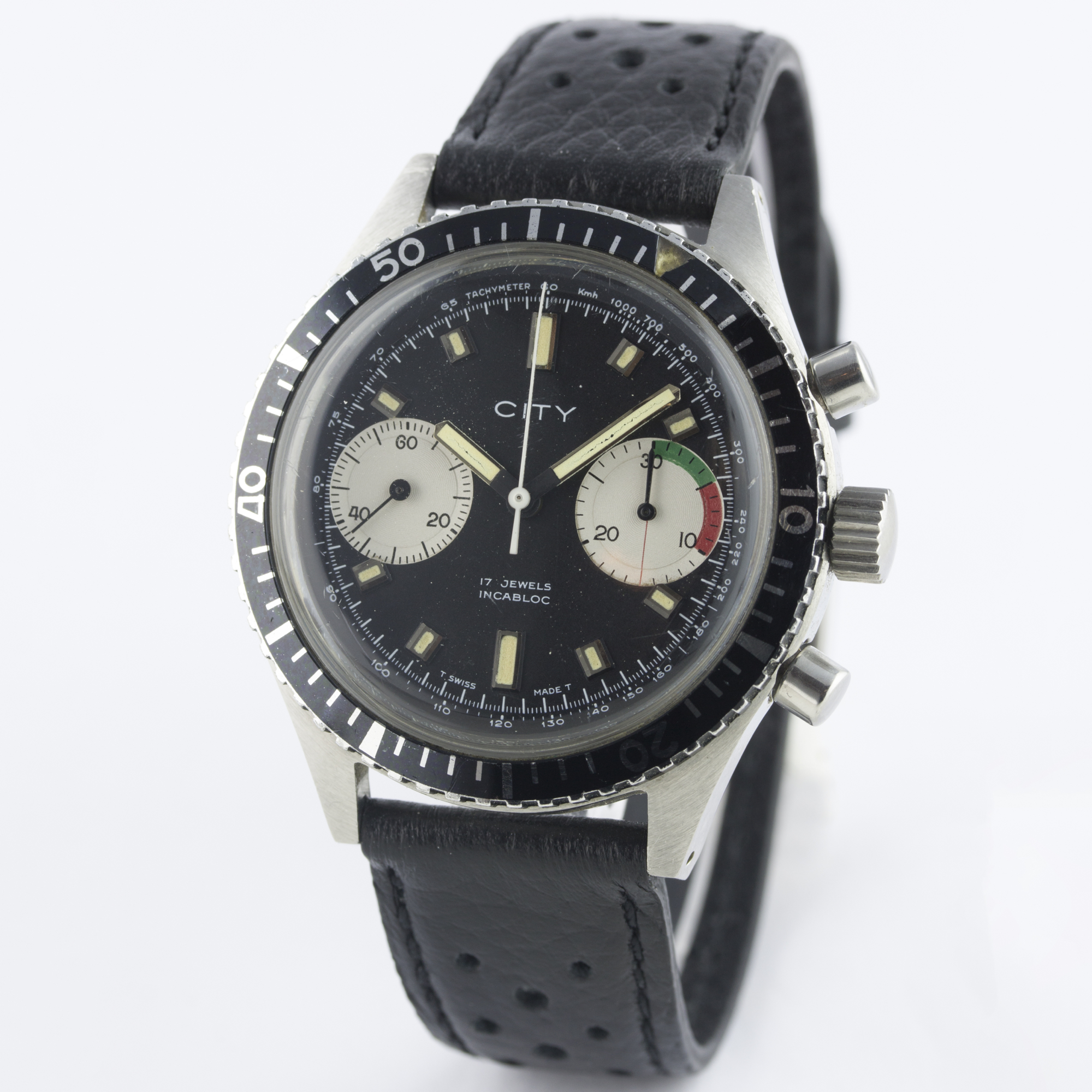 A GENTLEMAN’S STAINLESS STEEL CITY CHRONOGRAPH WRIST WATCH CIRCA 1970s D: Black dial with luminous - Image 4 of 10