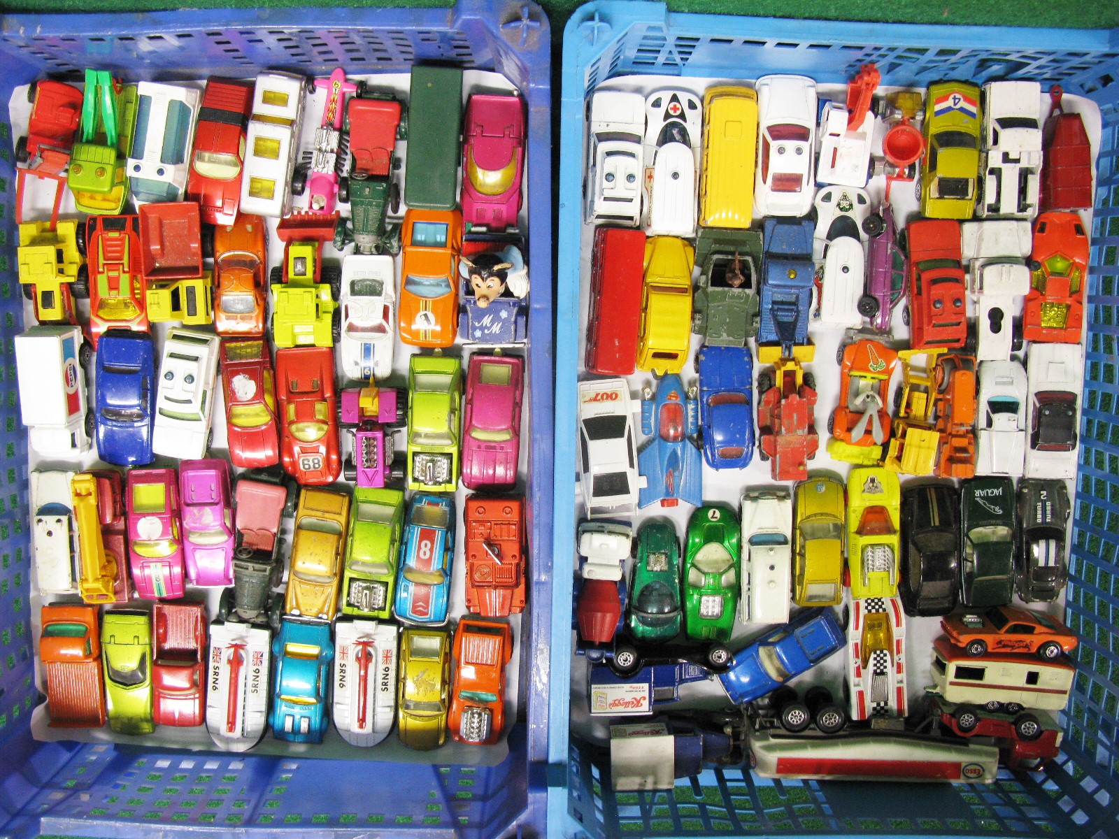 Approx eighty five Matchbox and Corgi Junior diecast model vehicles to include Lotus Europa,