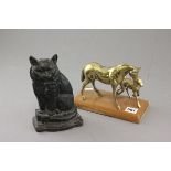 Cast door stop  in the form of a cat plus a brass horse & foal  ornament on wooden plinth