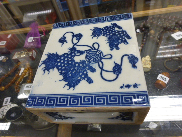 Chinese blue & white slender jar & lid together with two square vases and a pair of Chinese blue & - Image 2 of 6