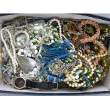 Box of miscellaneous costume jewellery