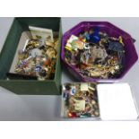 100 Pairs of costume jewellery earrings plus a tin of costume jewellery (2)