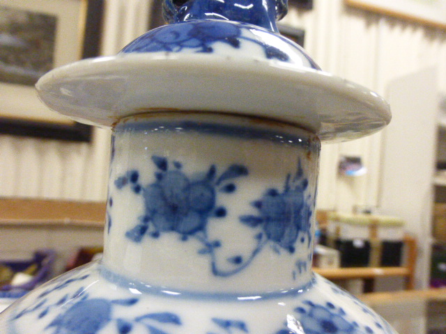 Chinese blue & white slender jar & lid together with two square vases and a pair of Chinese blue & - Image 4 of 6