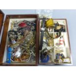 Glass top jewellery box with a quantity of costume jewellery & watches