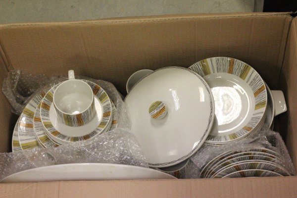 Midwinter 'Sienna' part dinner & tea service including tureens, meat plate, plates, bowls, cup