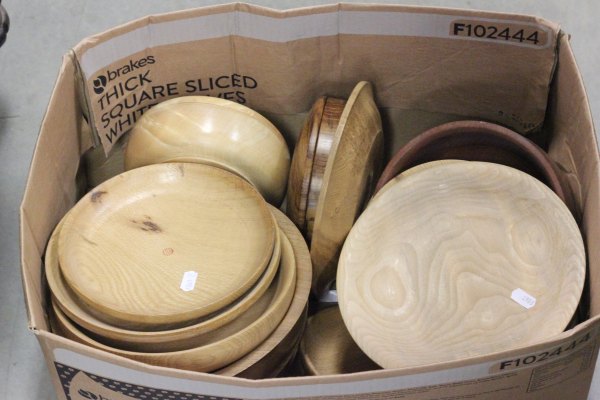 Quantity of turned bowls and liquid containers