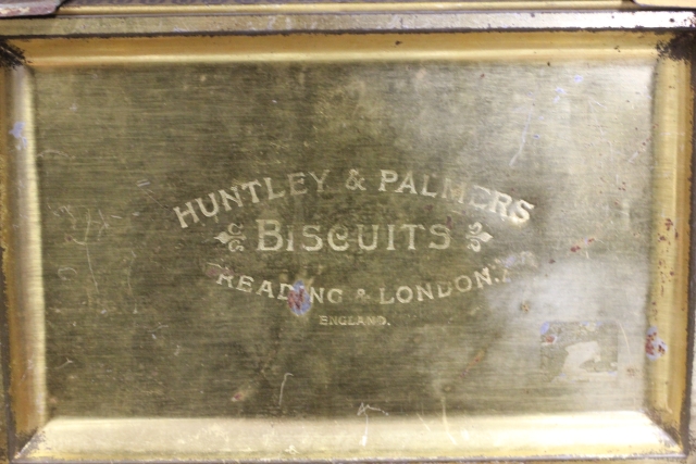 Two Trays of Mixed Advertising Tins including Oxo and Huntley & Palmer - Image 4 of 4