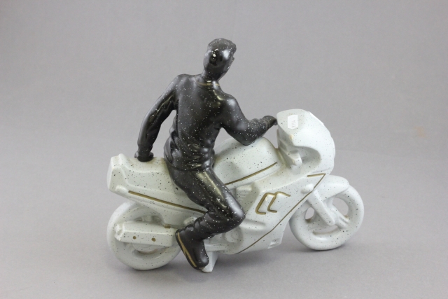 Contemporary ceramic model of man on motorcycle - Image 4 of 4