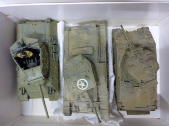 21 Model tanks including built model kits, both die-cast and plastic - Image 3 of 5