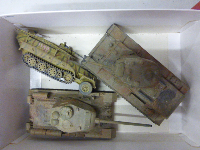 21 Model tanks including built model kits, both die-cast and plastic - Image 2 of 5