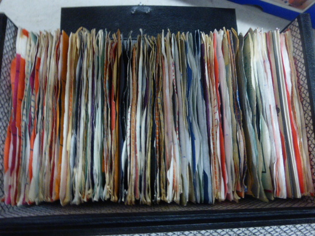 Vinyl - collection of 45's from the 1960's onwards in company sleeves stored in vintage record case