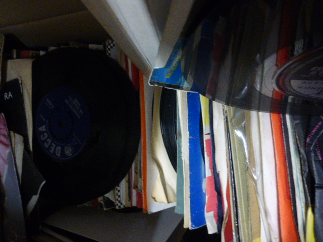 Vinyl - Large collection of 45's including Rock & Pop featuring Elvis, Deep Purple, Alice Cooper etc - Image 2 of 2