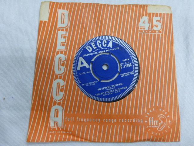 Vinyl - Bo Street Runners 'Bo Street Runner' 45 single (Decca F 11986) demonstration sample