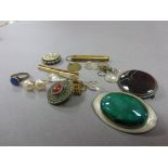 Small box collectables including brooches