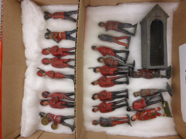 Collection of 27 vintage metal soldiers including 5 x on horseback and guards - Image 3 of 3