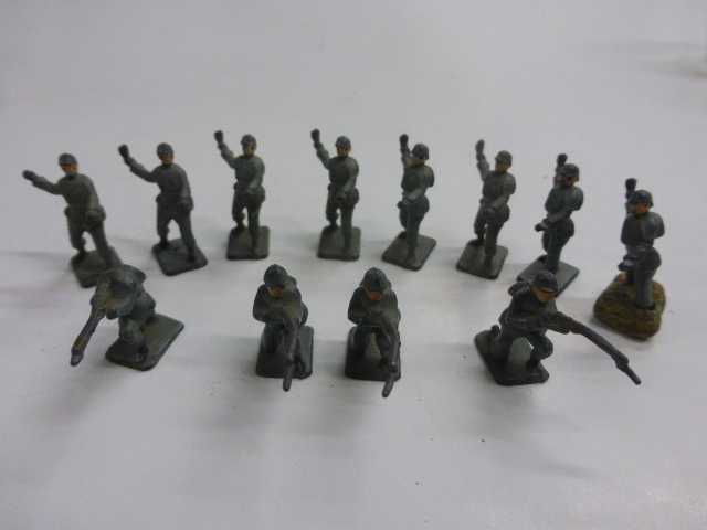 Skybirds - collection of approx 135 military figures incl British Charging, Germans & scarce figures - Image 3 of 11