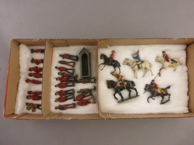 Collection of 27 vintage metal soldiers including 5 x on horseback and guards