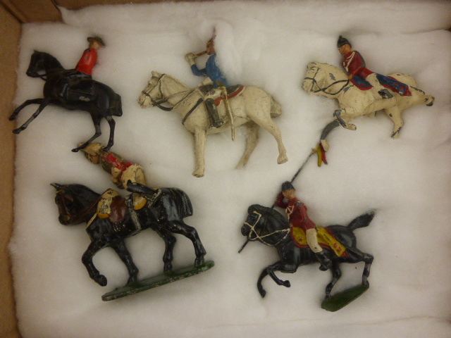 Collection of 27 vintage metal soldiers including 5 x on horseback and guards - Image 2 of 3