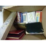 Box of mixed vintage games including Roulette & Mahjong