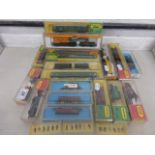 Model Railway - 21 Cased N gauge items of rolling stock and accessories including 3 x Preiser