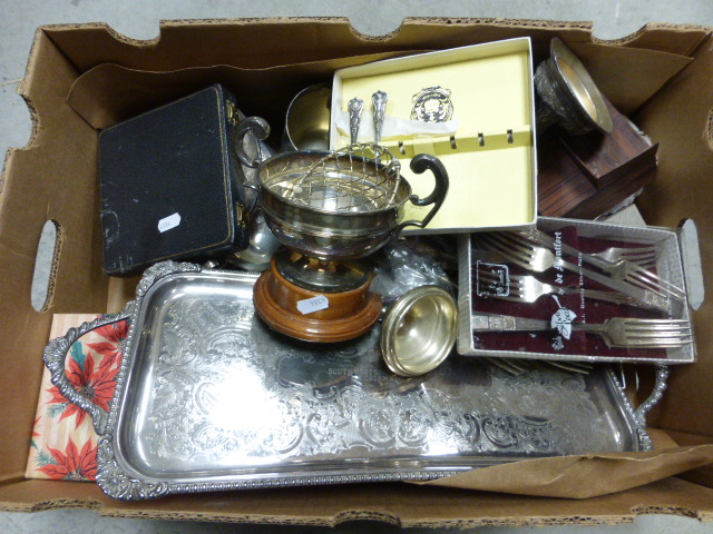 A box of various silver plated wares to include a cased set of six Elkington & Co silver plated