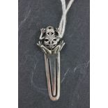 A small 925 silver standard bookmark; surmounted with a frog