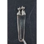 A small 925 silver standard bookmark; surmounted with a pair of cats