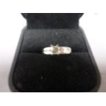 An 18ct white gold diamond single stone ring of approx 25 points