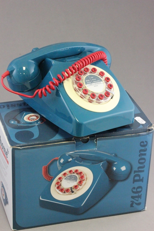 Boxed Wolf & Wild 1960's Design Classic 746 Telephone