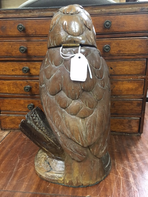 Early 20th century Black Forest Carved Walnut Tobacco Jar in the form of an Owl with Glass Eyes - Image 4 of 7