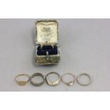 An 18ct gold ring & various other rings