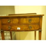 Good quality hall table/side table Georgian style with a single bow fronted long drawer above 2