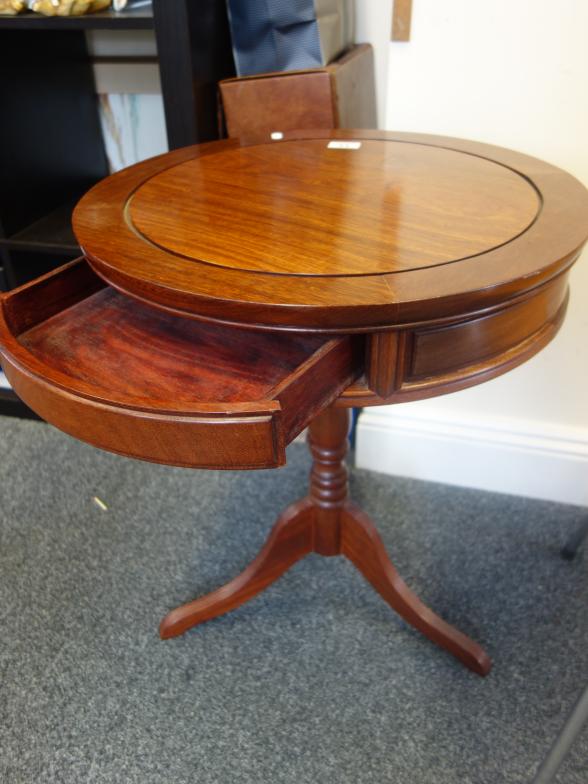 Mahogany antique style drum table with a selection of drawers - Image 2 of 3