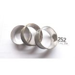 Three circular napkin rings 46g