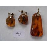 A large amber pendant & pair amber ear studs 13g